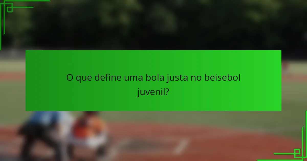 O que define uma bola justa no beisebol juvenil?